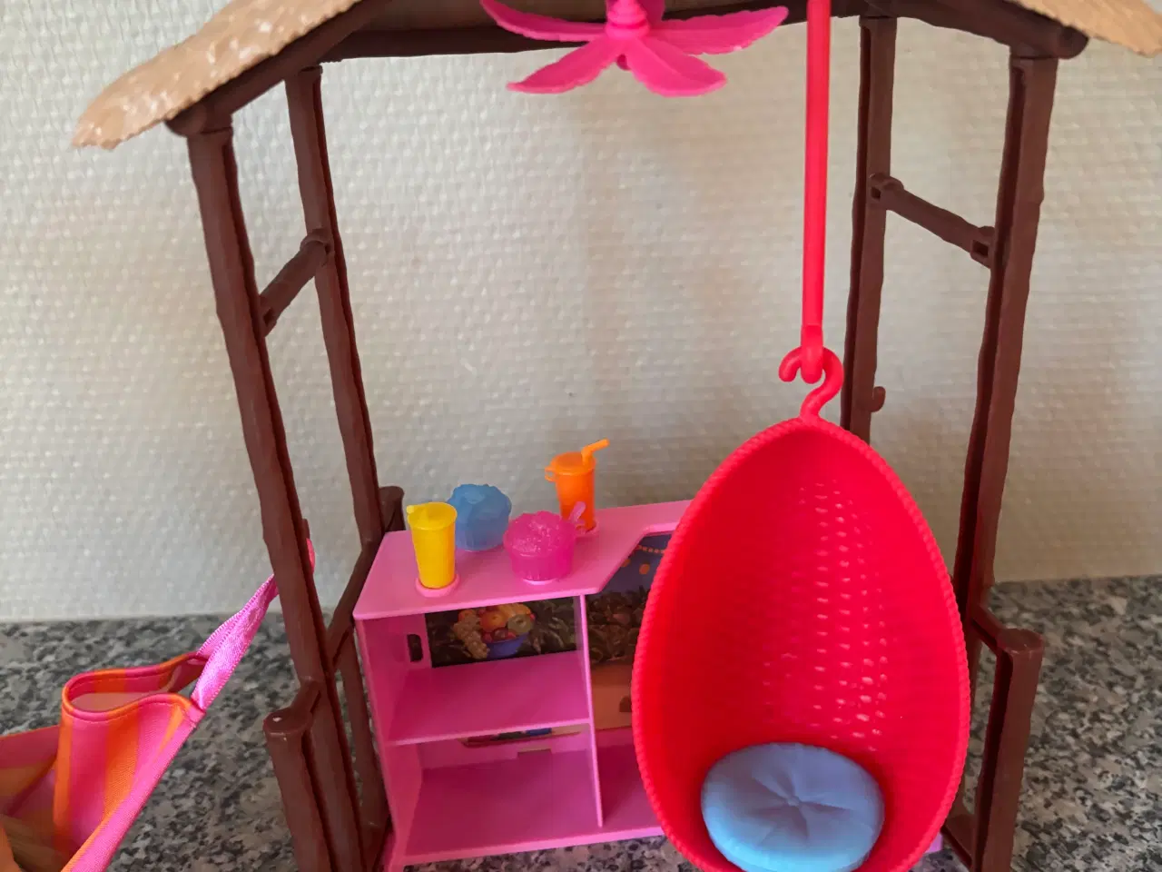 Billede 2 - Barbie strandleg med dukke, hængekøje og strandhus