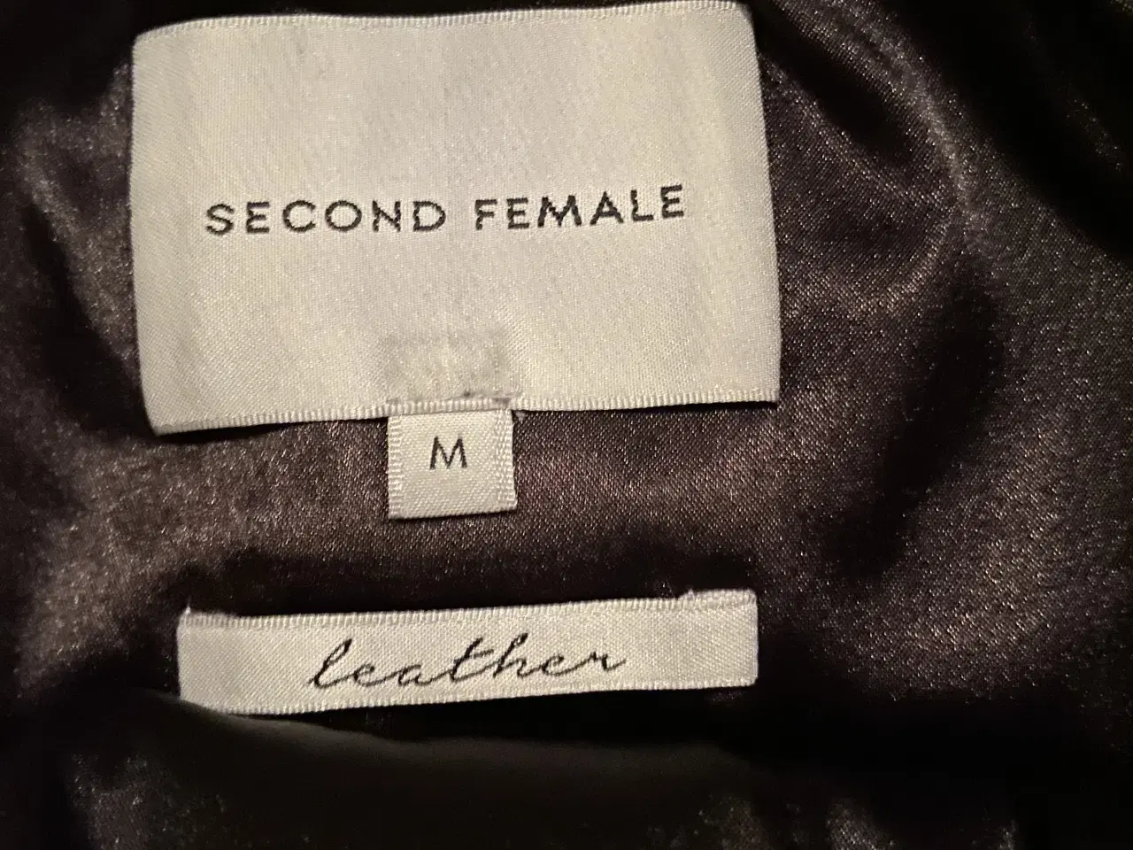 Billede 2 - Lædernederdel