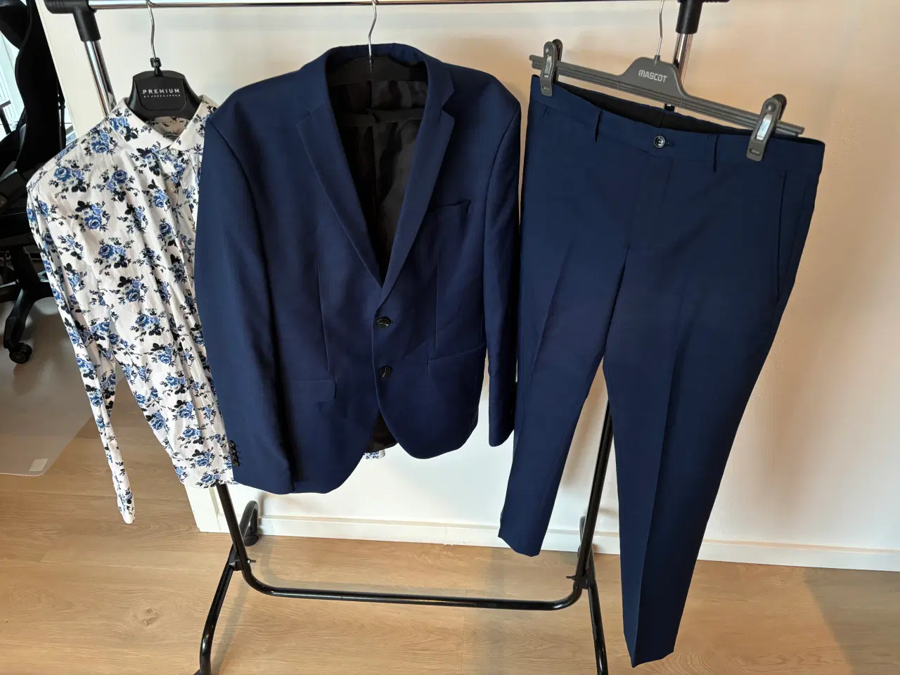 Billede 4 - Konfirmationstøj dreng Jack og jones