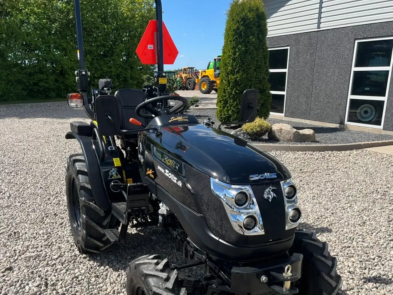 Billede 23 - Solis S26 Limited Edition i sort 6+2 Gearmaskine med Servostyring og brede traktorhjul