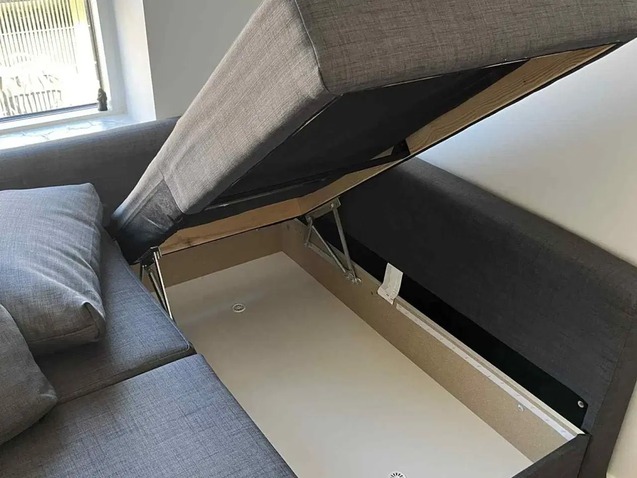 Billede 3 - Mørkegrå Ikea hjørnesovesofa m. opbevaring 