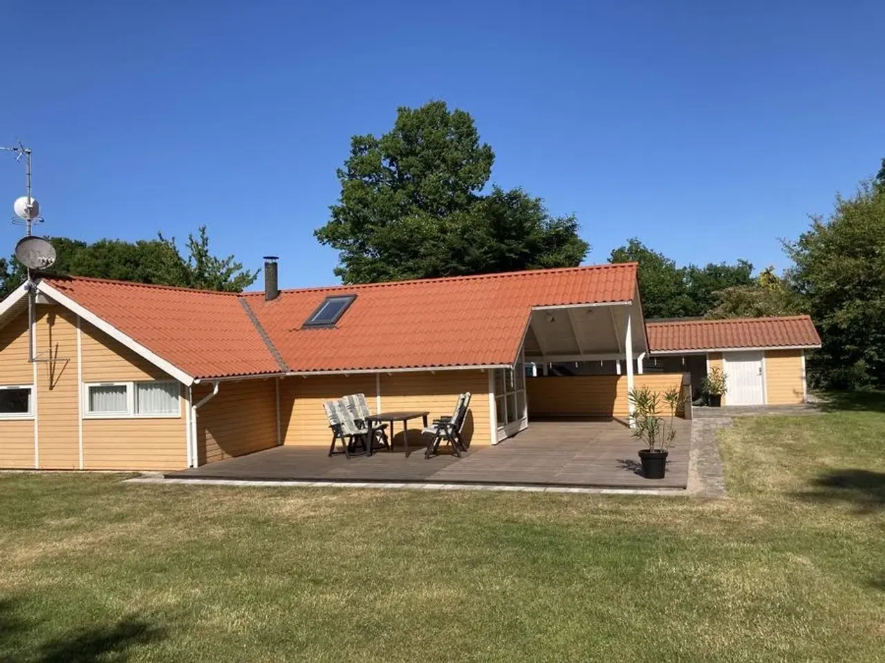 Billede 2 - Dejligt sommerhus i Fjellerup for 6 - 8 personer med stort gyngestativ