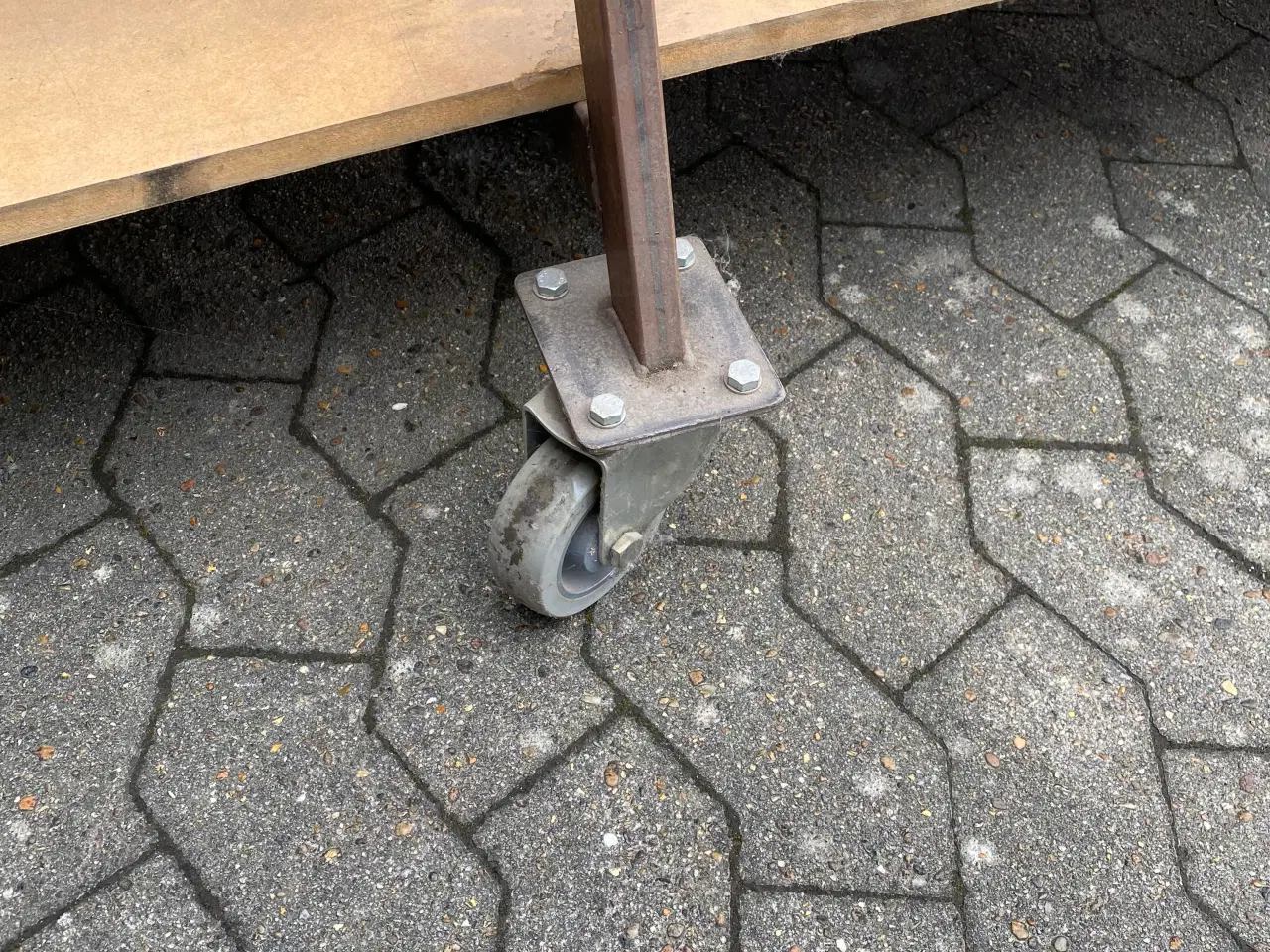 Billede 5 - Metal reol med hjul