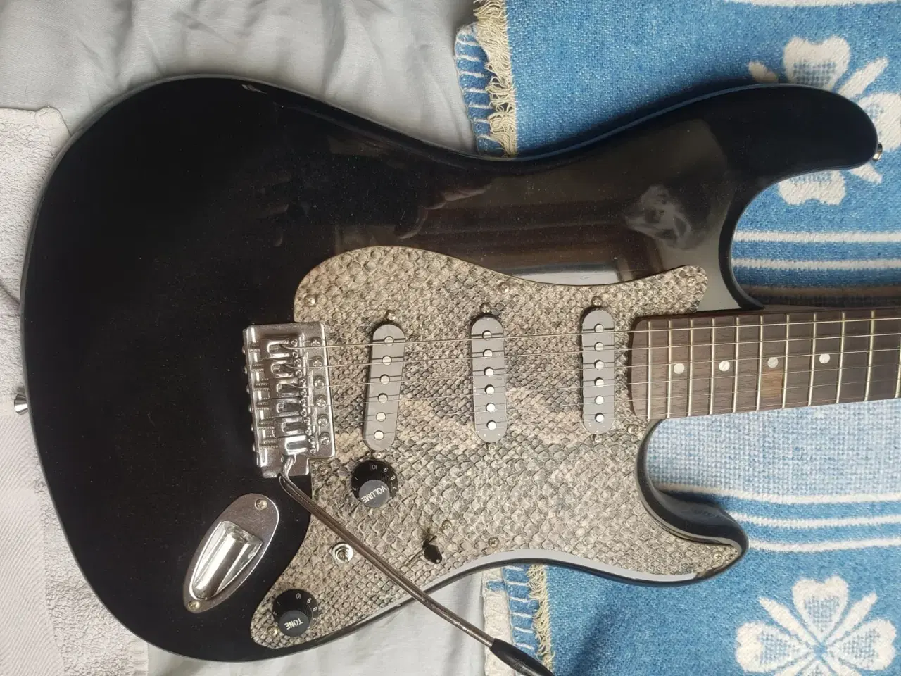 Billede 4 - Harley Benton Sort strat