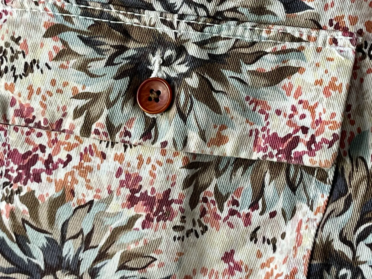 Billede 3 - Superflotte mønstrede shorts med knaplukning / 33