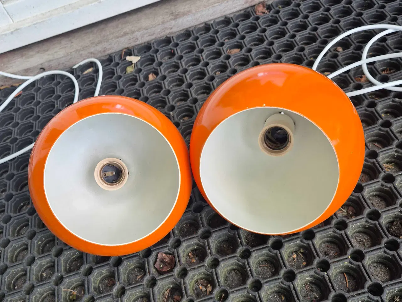 Billede 12 - To orange kuglelamper 