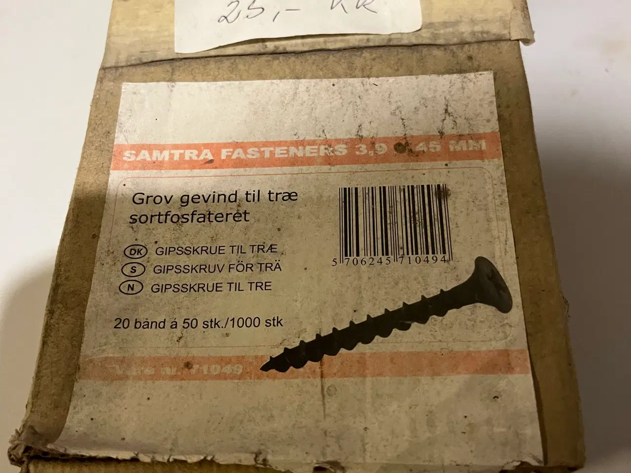 Billede 1 - En kasse skruet