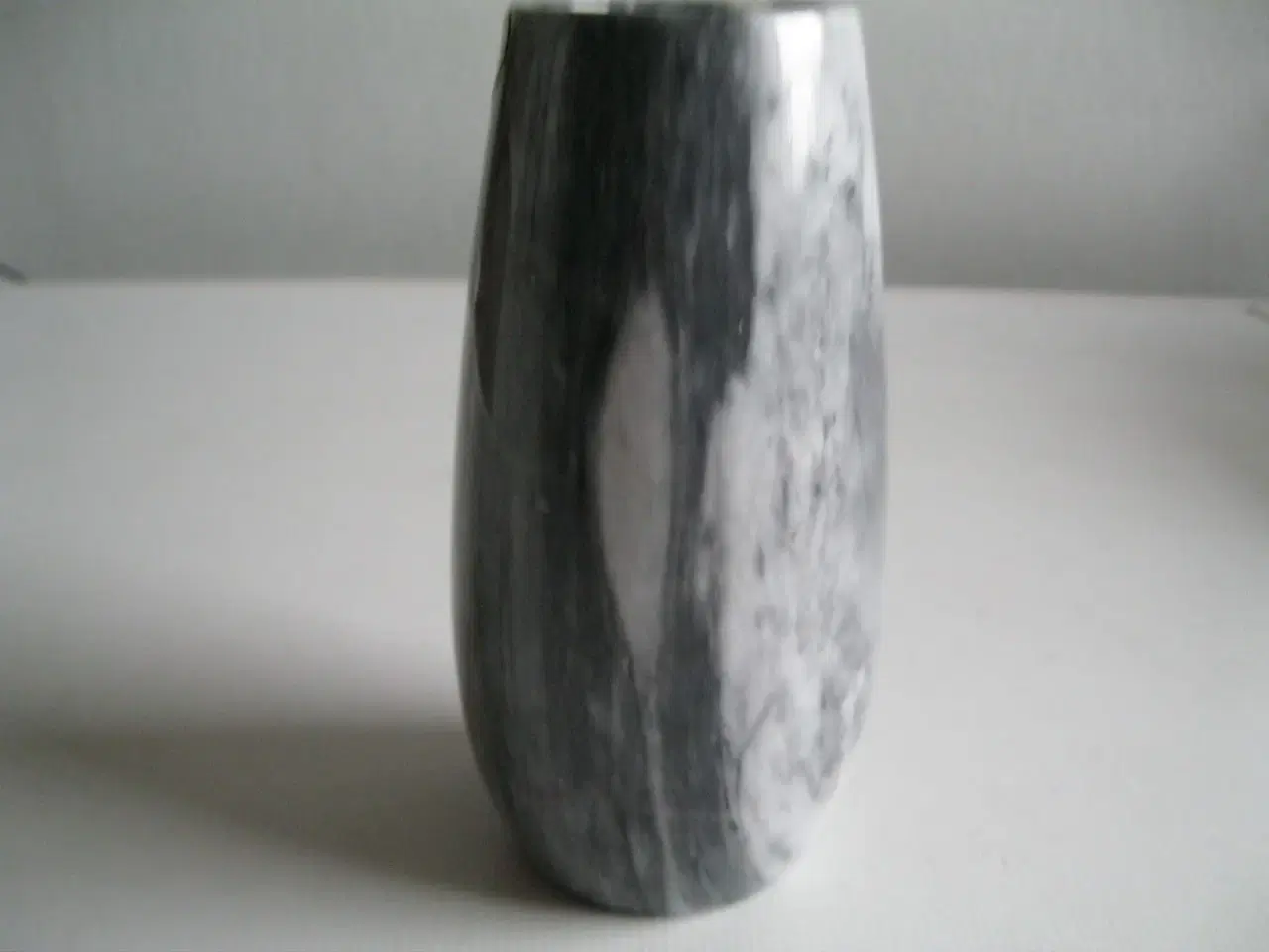 Billede 2 - Marmor-vase (poleret natursten)