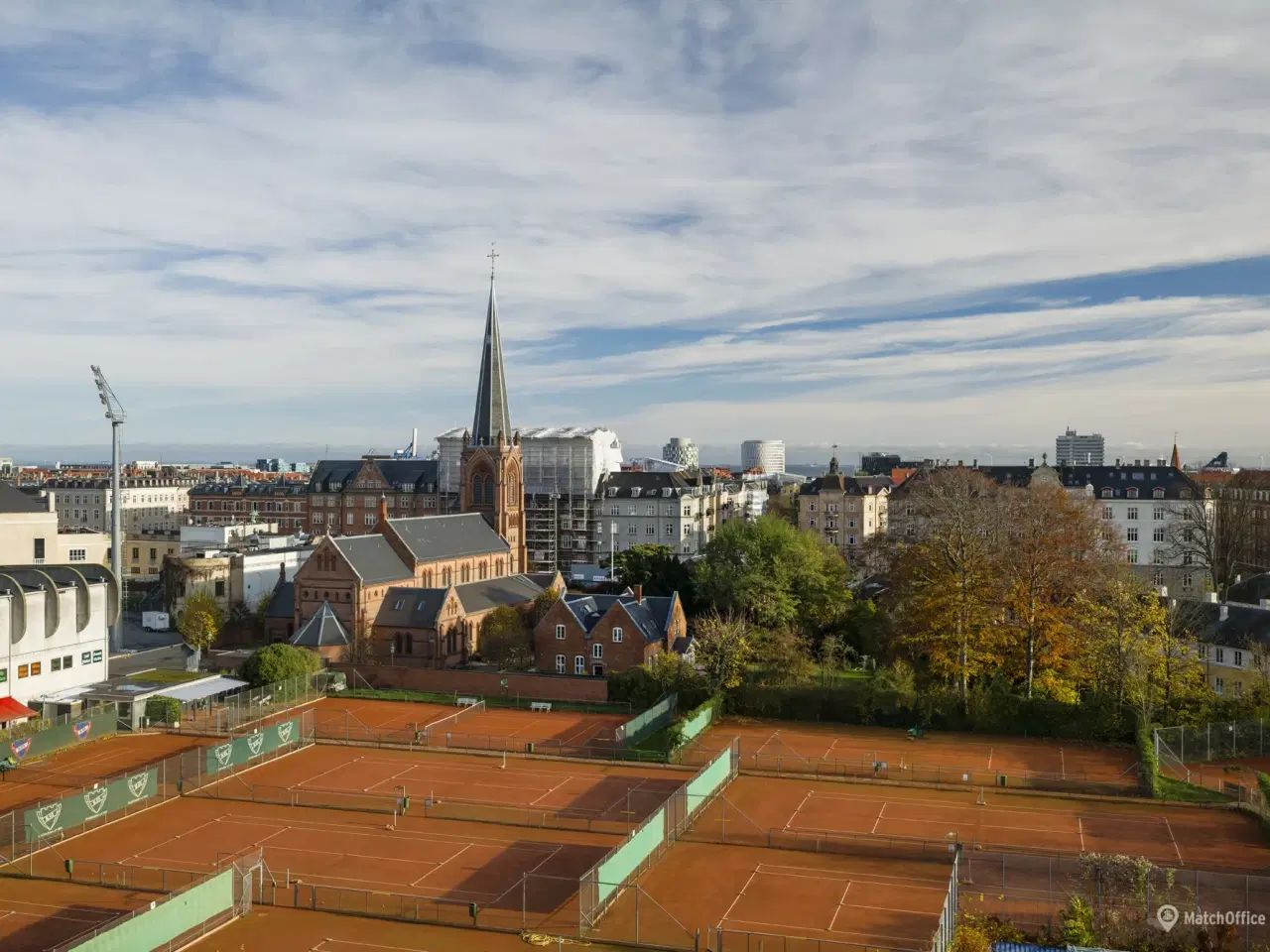 Billede 8 - Med kontor i Parken kan I spille bold med de bedste