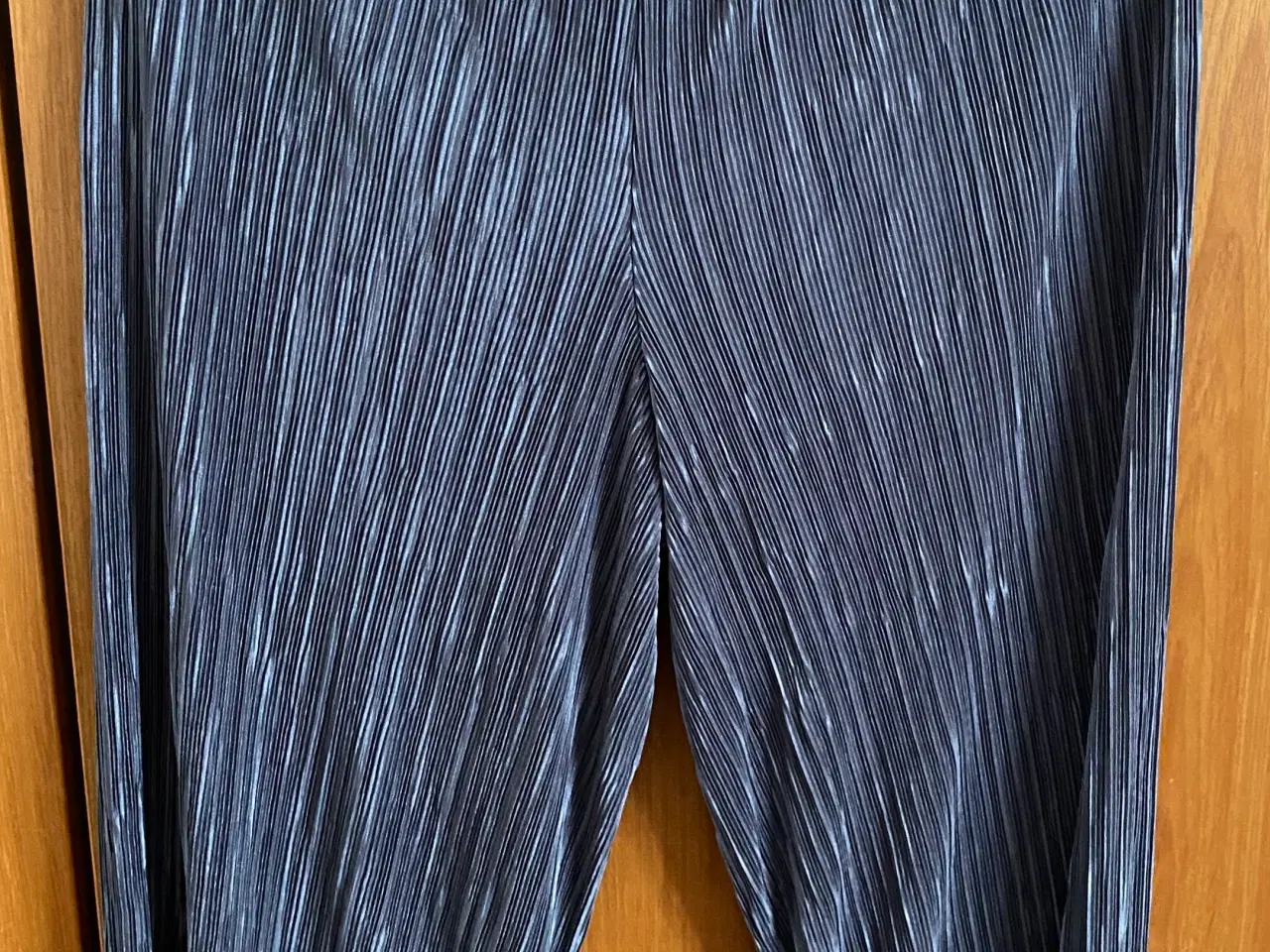 Billede 5 - To par krinklet bukser i str. L fra Zara