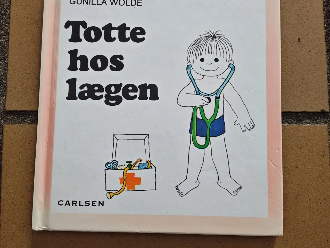 Billede 1 - Nr.10 Totte hos lægen bog af Gunilla Wolde