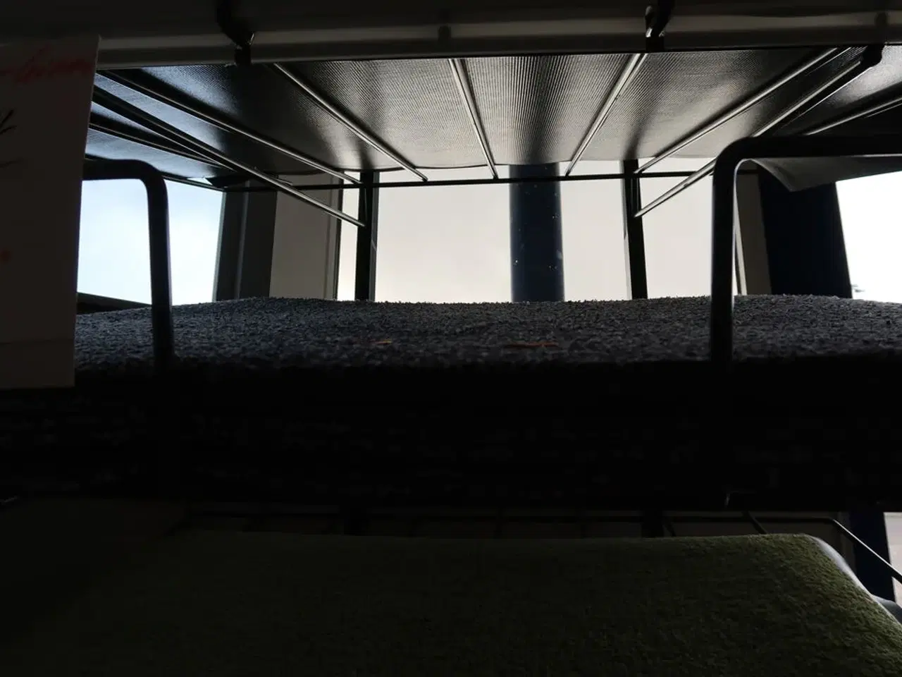 Billede 2 - Hylde med dørmåtter