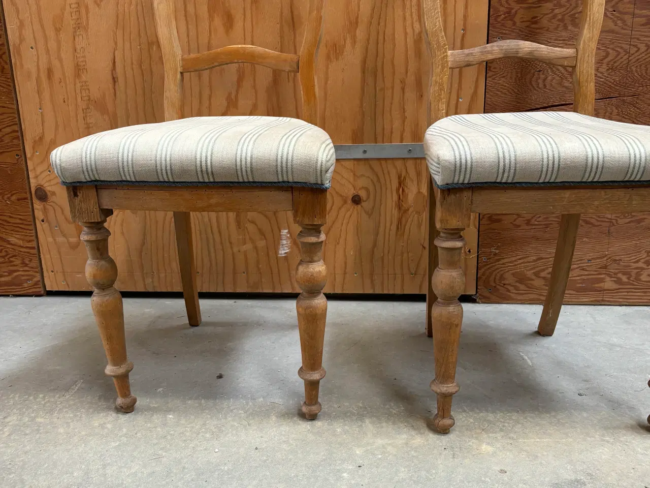 Billede 2 - 2 stole med stofsæder