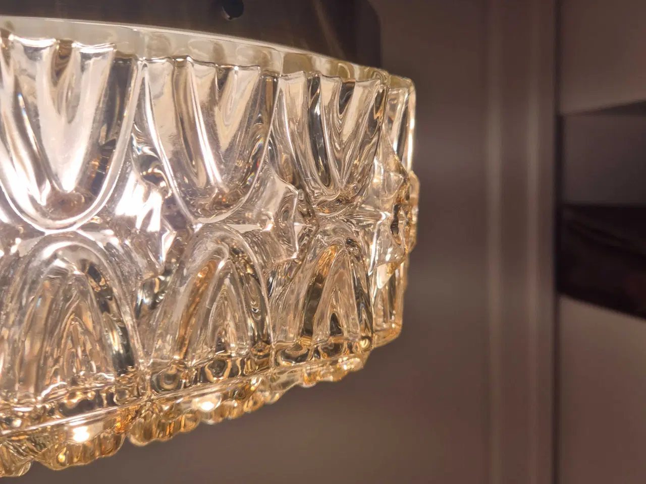 Billede 4 - Stor lampe i messing og gyldent glas 