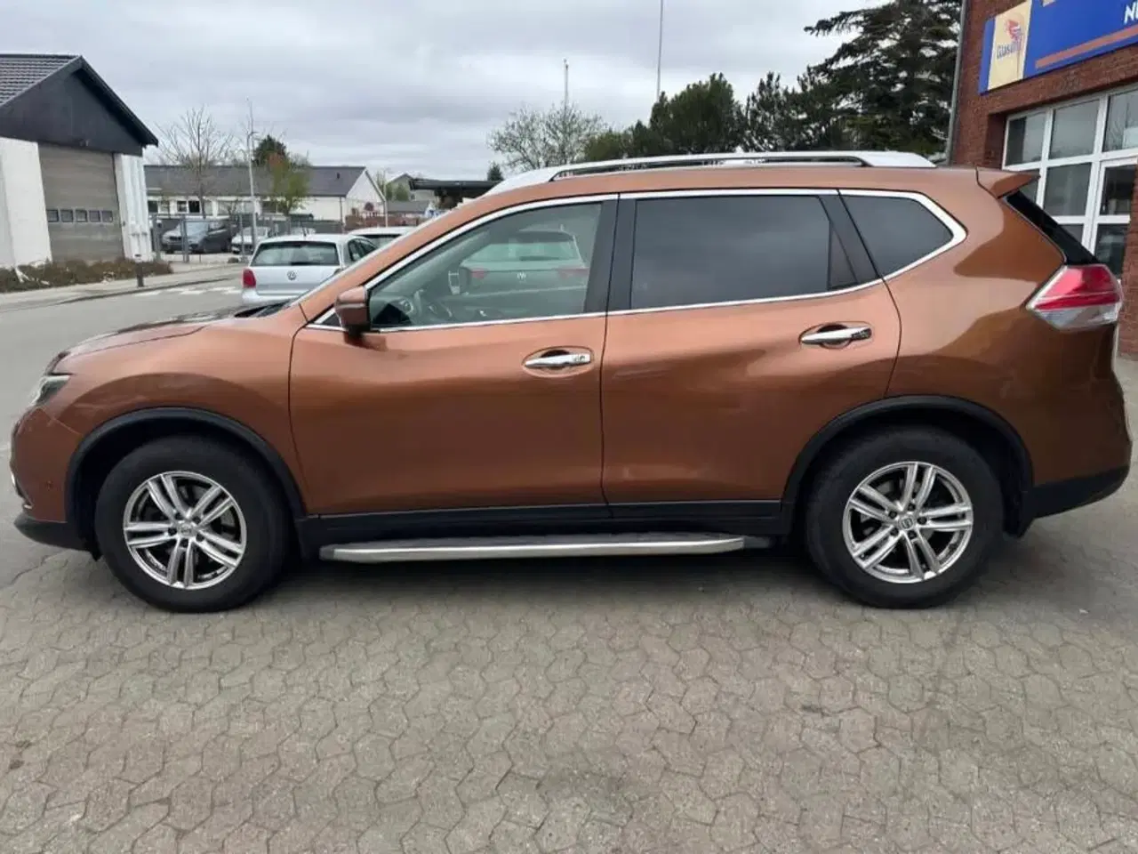 Billede 2 - 7 pers velholdt Nissan X-trail til salg