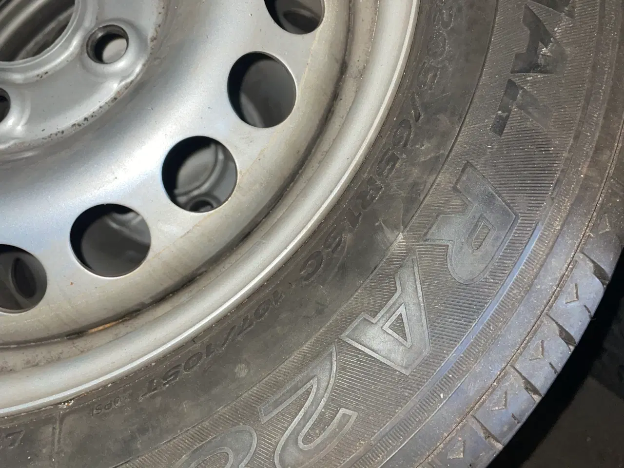 Billede 1 -  4 Fælge og dæk til vw t5 transporter næsten nye
