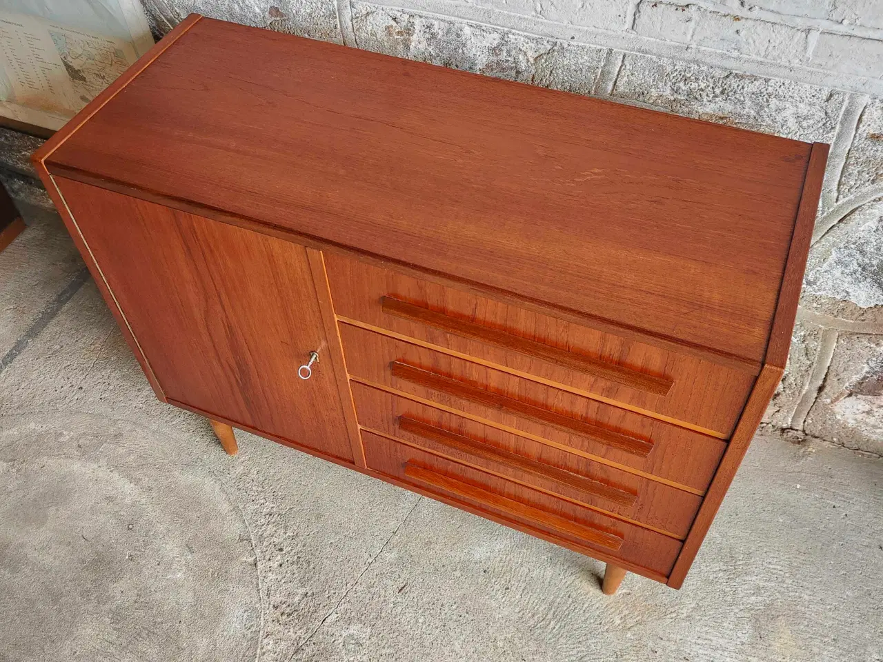 Billede 8 - Mindre lav teaktræs skænk med skuffer og låge