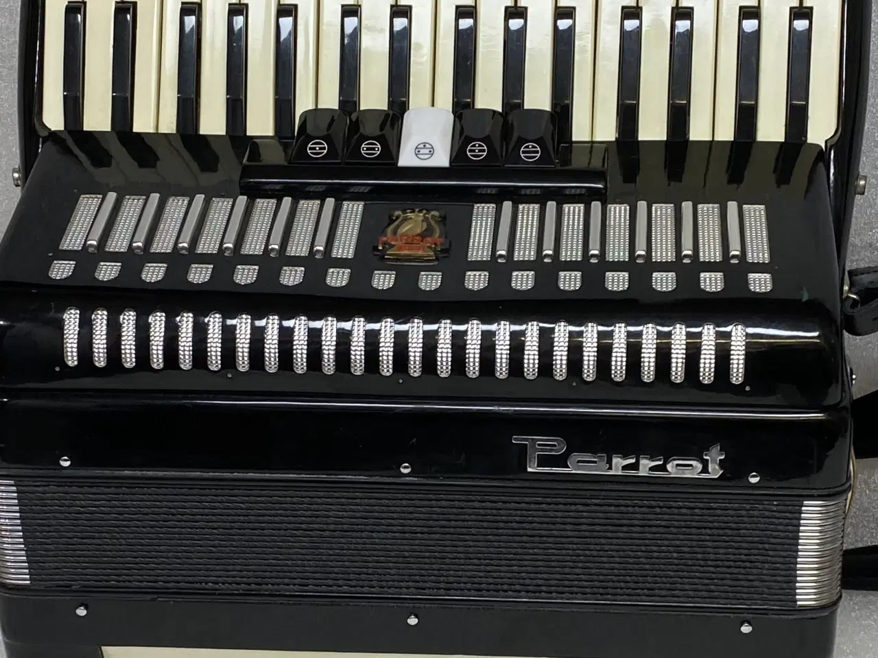 Billede 1 - Perrot harmonika sælges fra samling – nyserviceret