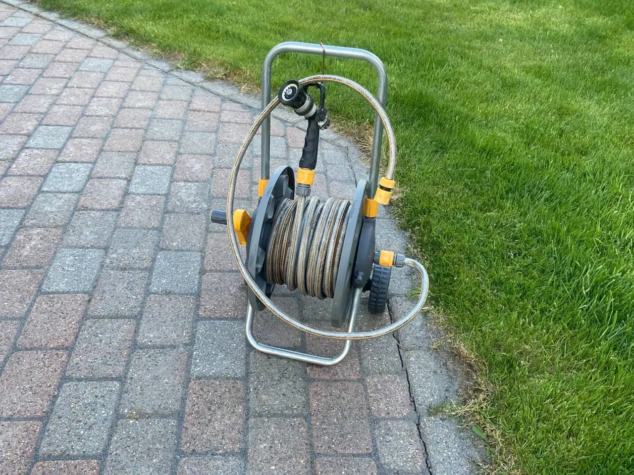 Billede 4 - Haveslange med Vogn og sprøjtepistol 