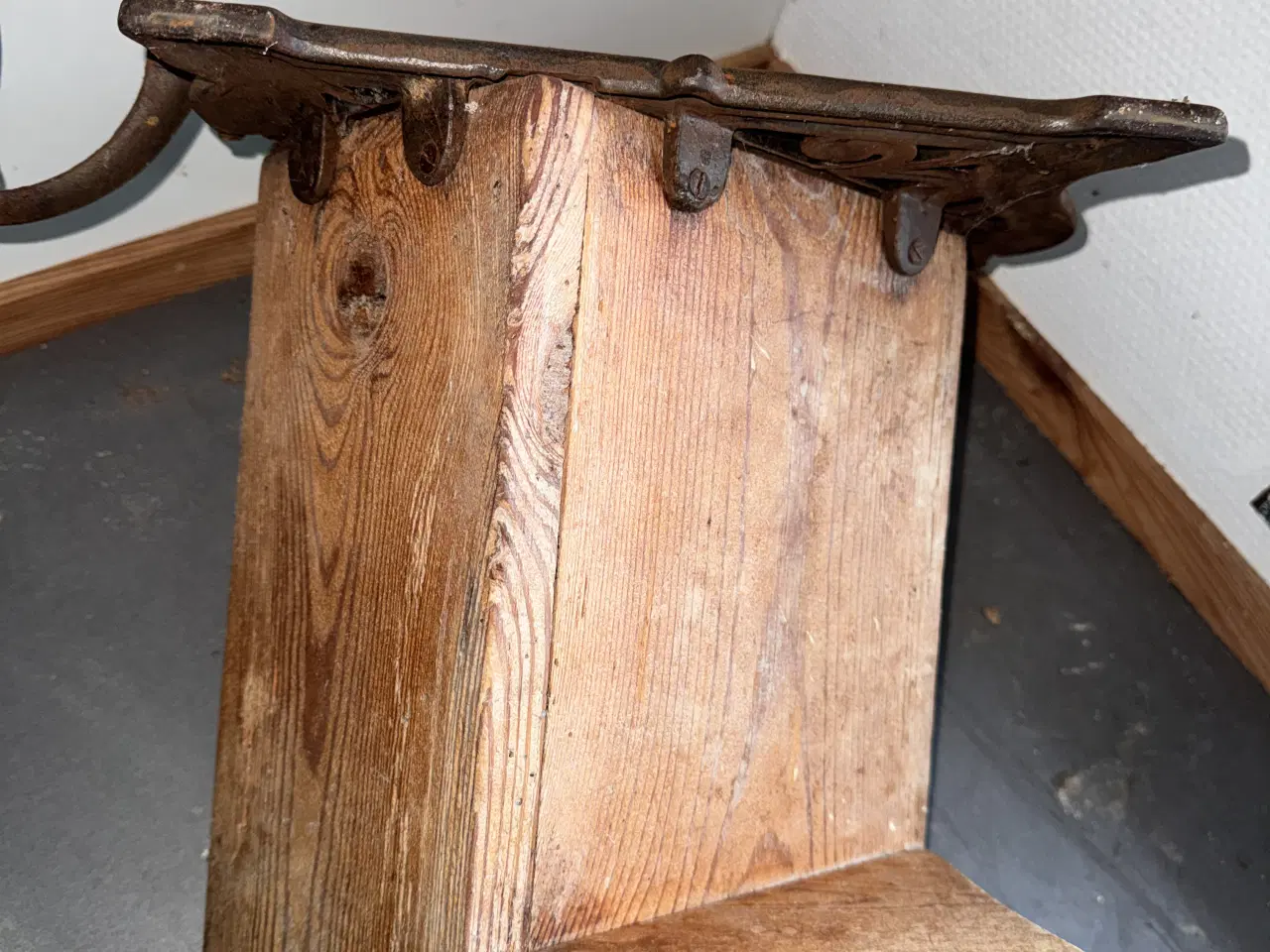 Billede 4 - Gammel brødskærer i støbejern og træ