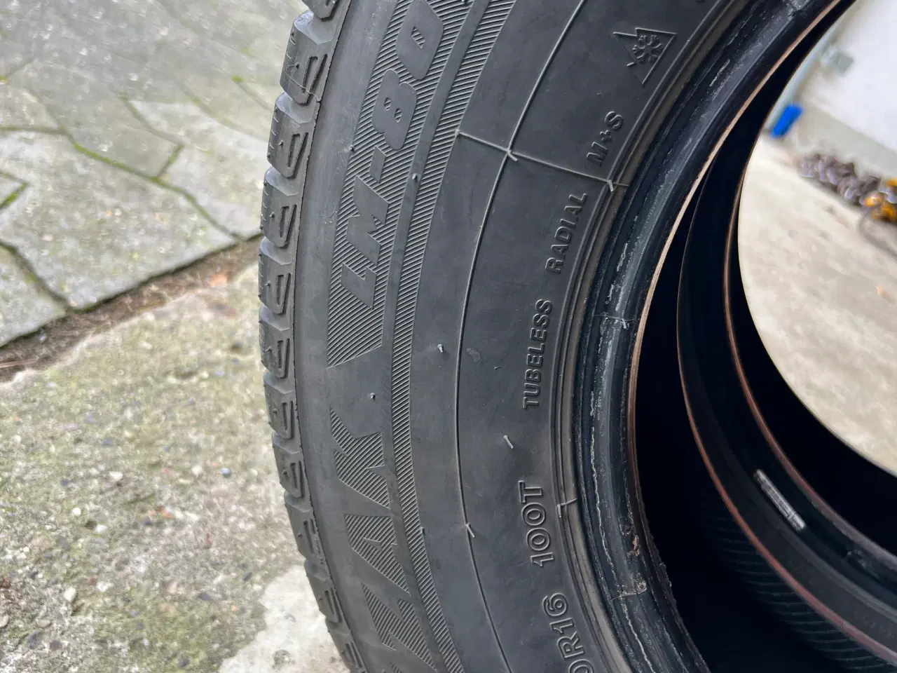 Billede 3 - 2 stk. vinterdæk Bridgestone 215/70-R16 100T
