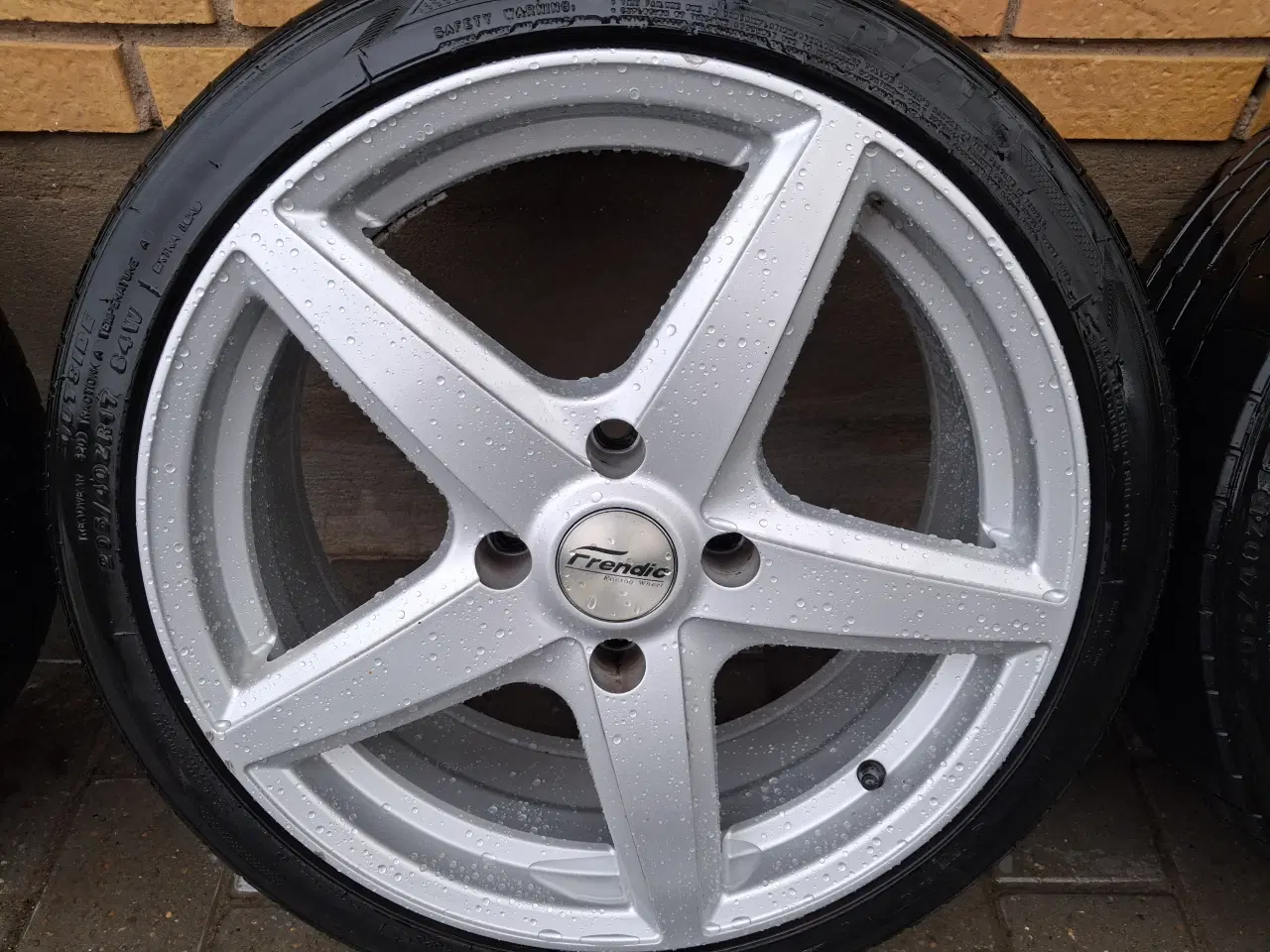 Billede 6 - 4 stk. Fine Alufælge, 2 med gode dæk