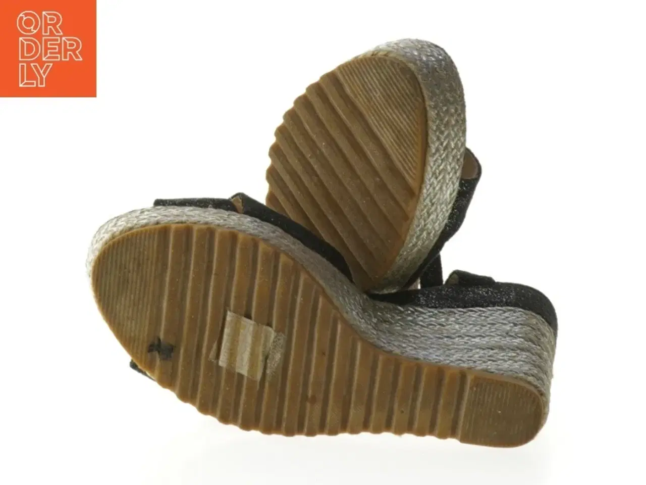 Billede 4 - Sorte kilehæl sandaler fra Forever Folie (str. 38 )