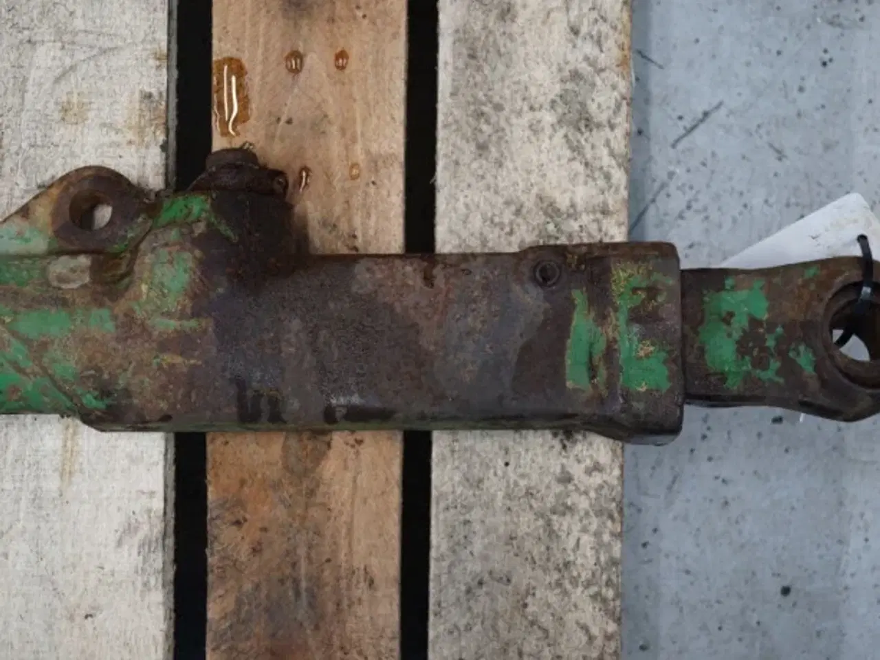 Billede 9 - John Deere 4040 R.H. Liftarm AR80666