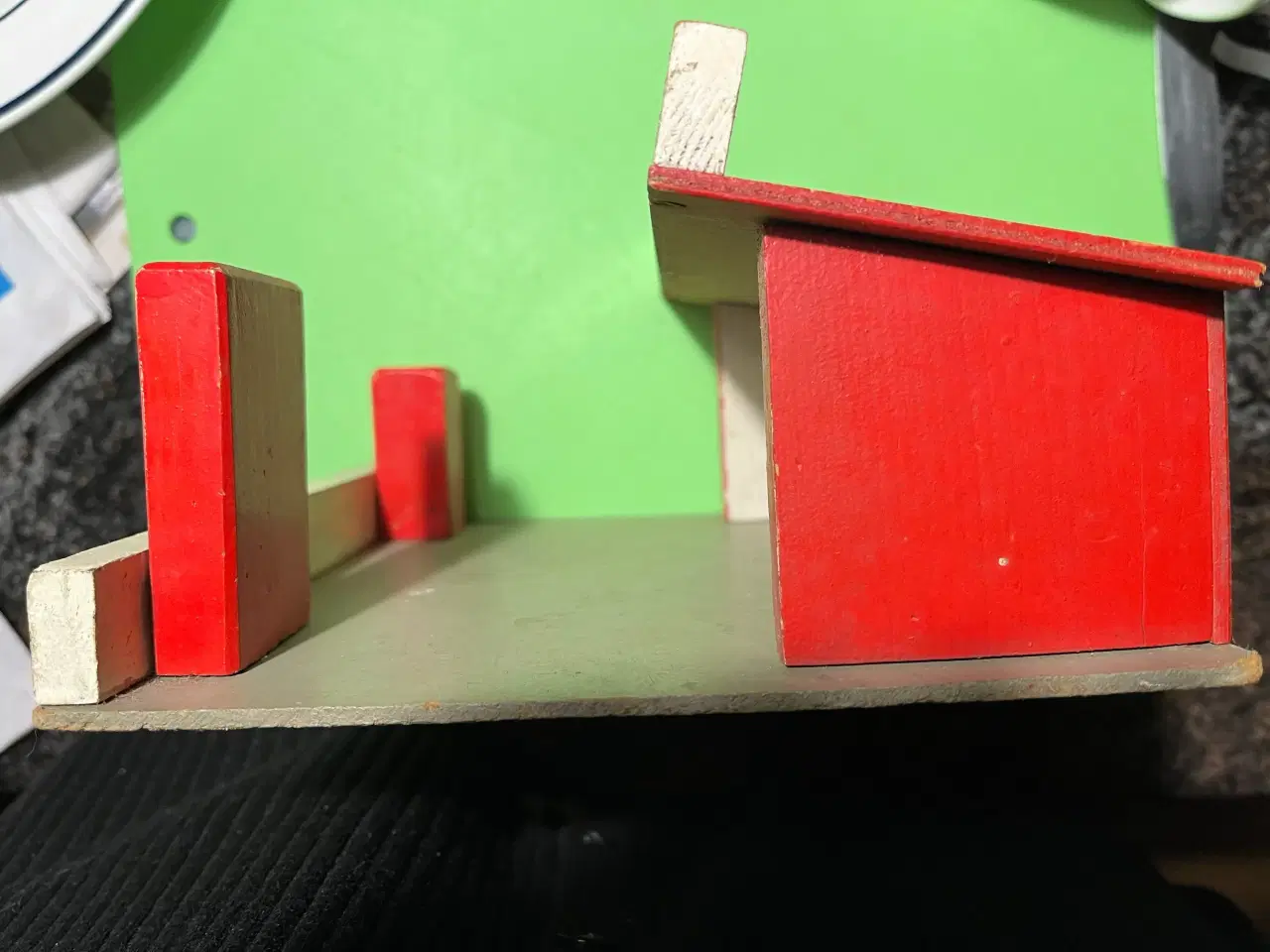 Billede 2 - Træ-legetøjs-tankstation. Giv bud.