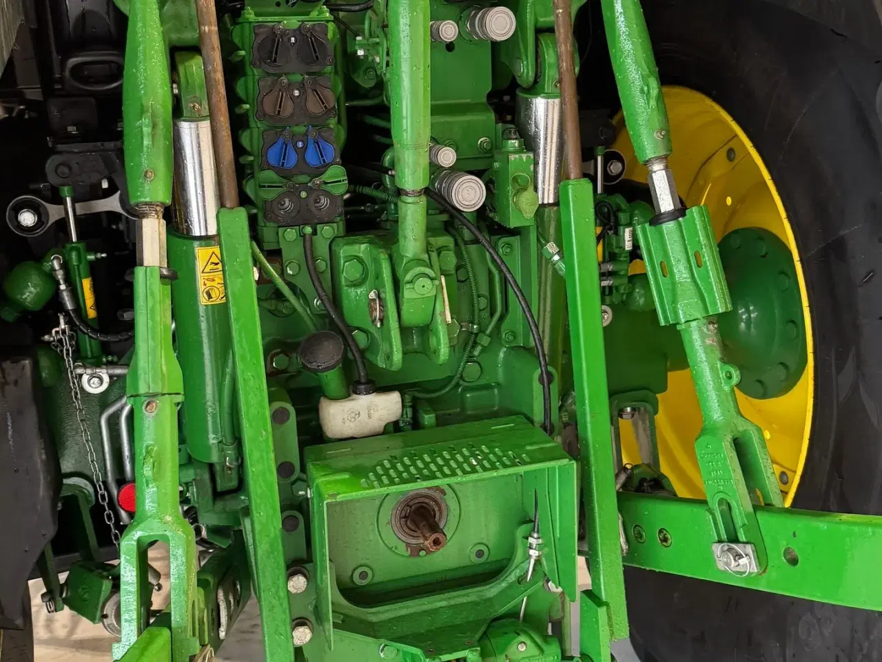 Billede 11 - John Deere 6R 215 MED FRONT PTO OG NY ÅLØ FRONTLÆSSER!