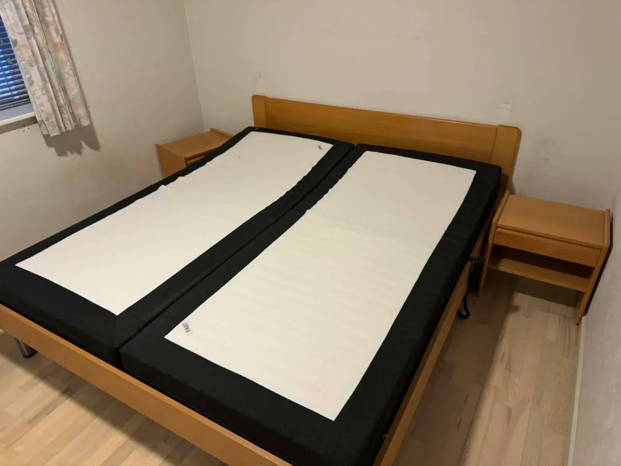 Billede 1 - Dobbelt seng med elevation ,inkl. seperat gavl