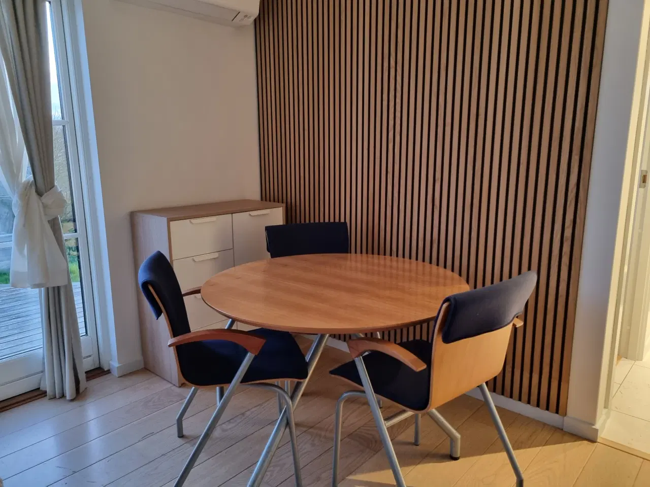 Billede 1 - Spisebord af mærket Four Design