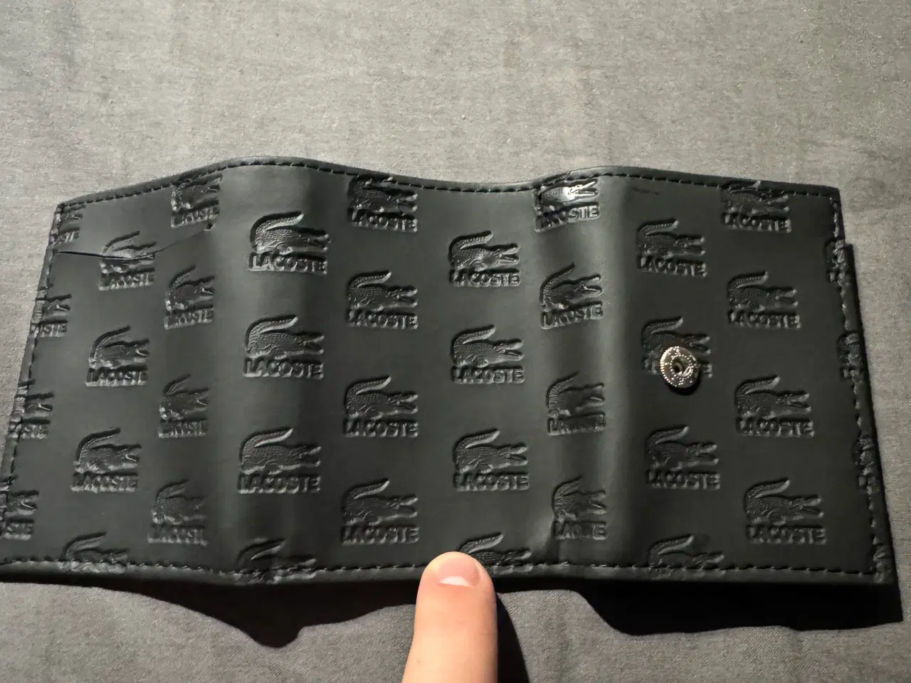 Billede 3 - Lacoste pung sælges 