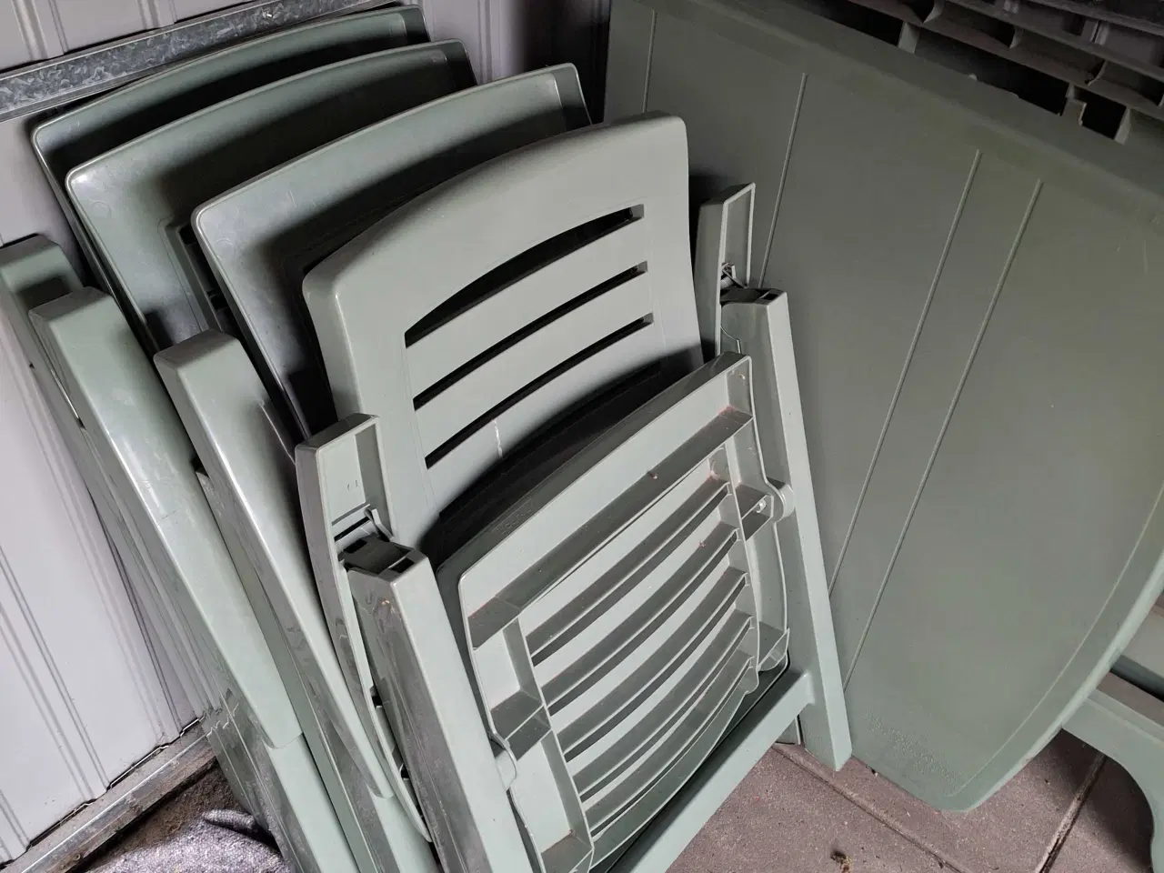 Billede 1 - Komplet Havesæt – 4 Positionsstole & Foldbart Bord