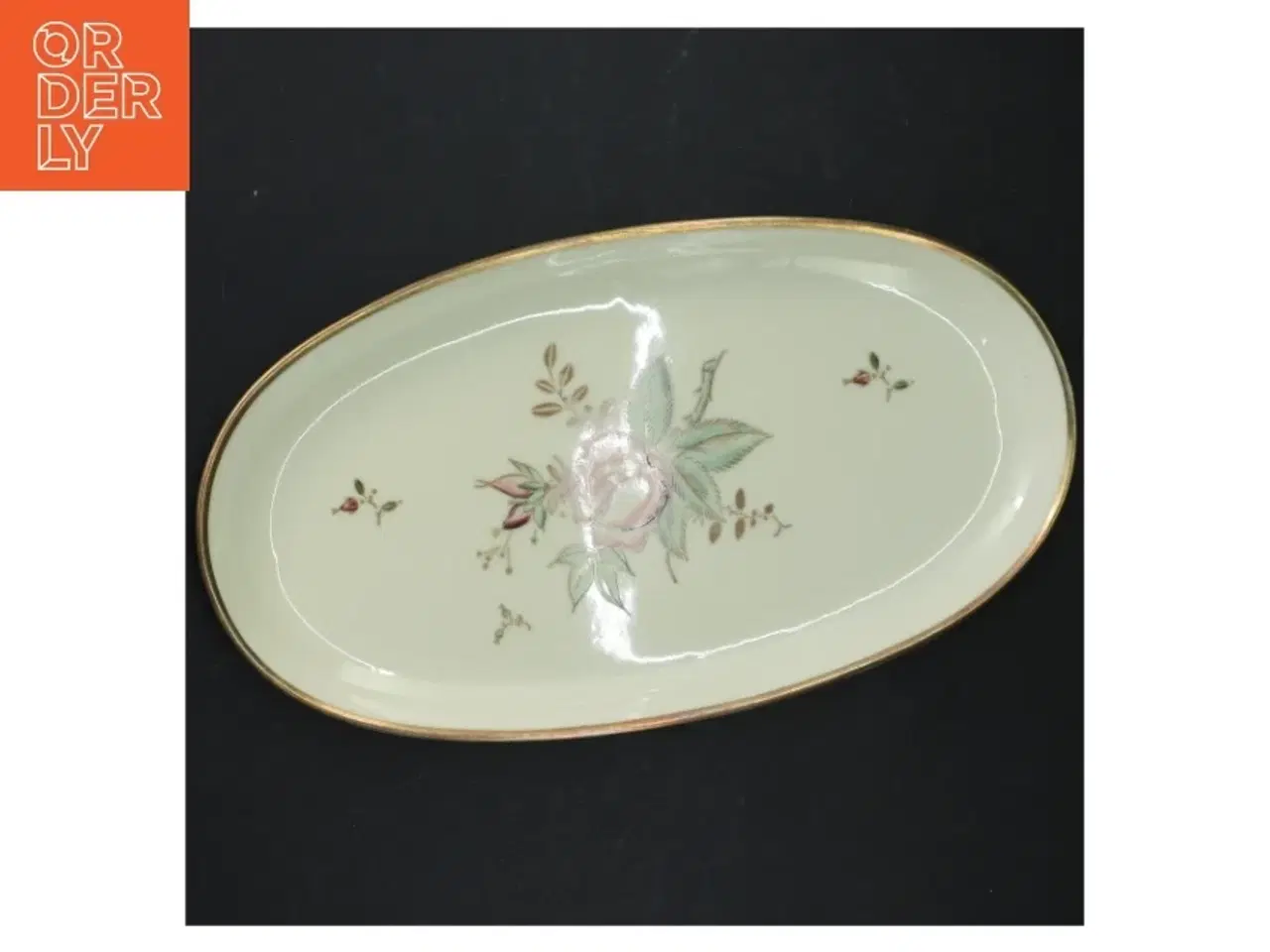 Billede 1 - Porcelænsfad med blomstermotiv fra B&G (str. 28 x 16 cm)