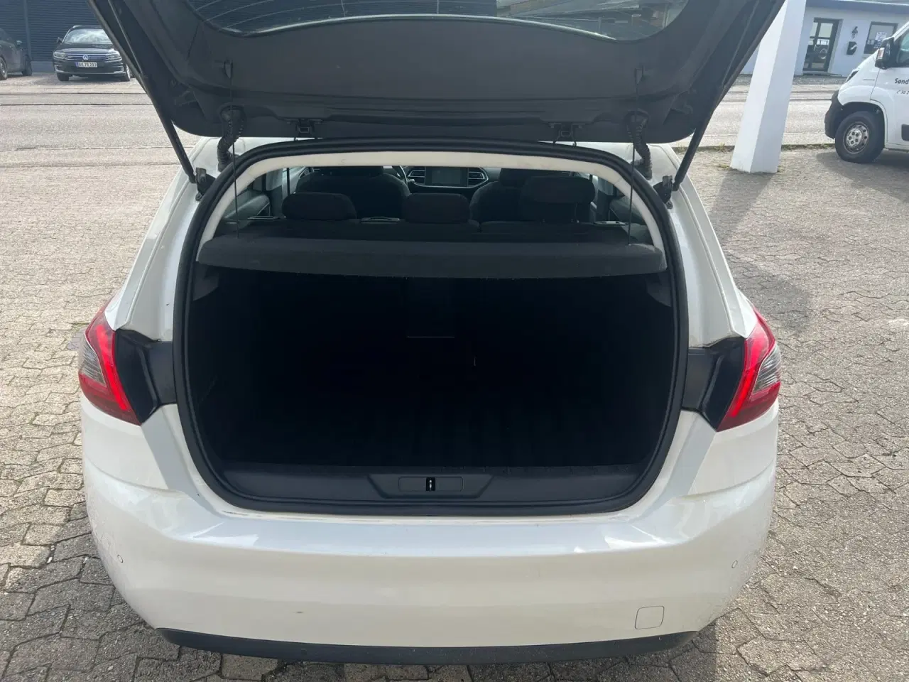 Billede 17 - Peugeot 308 1,5 BlueHDi 130 Allure Sky