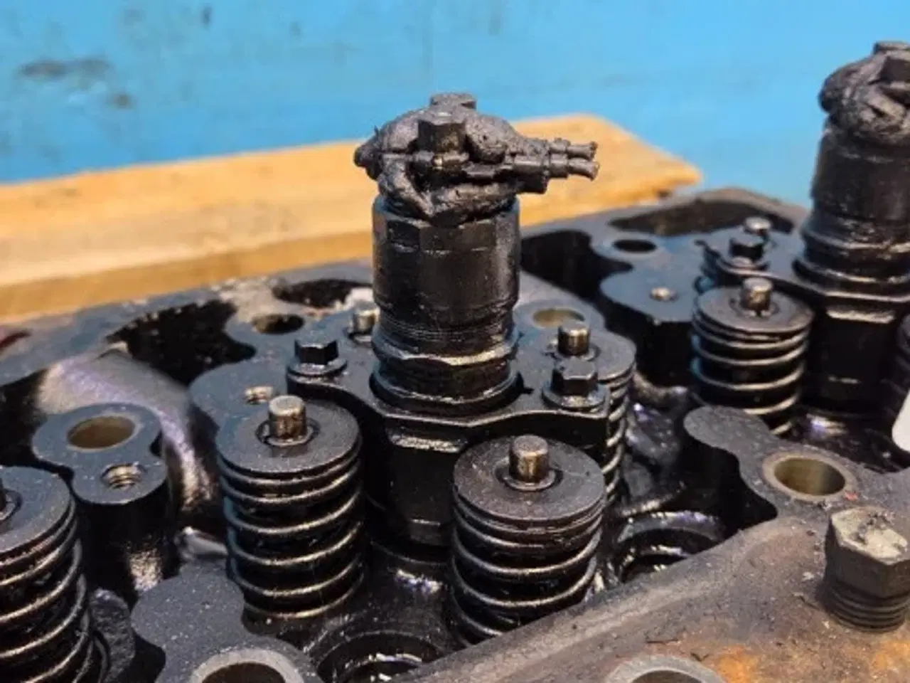 Billede 18 - Case 821E Cylinderhoved 2831279