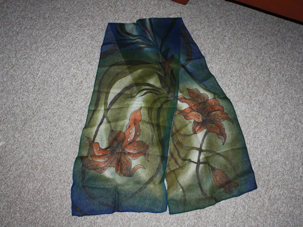 Billede 1 - Tørklæde håndmalet 173 cm x 32 cm