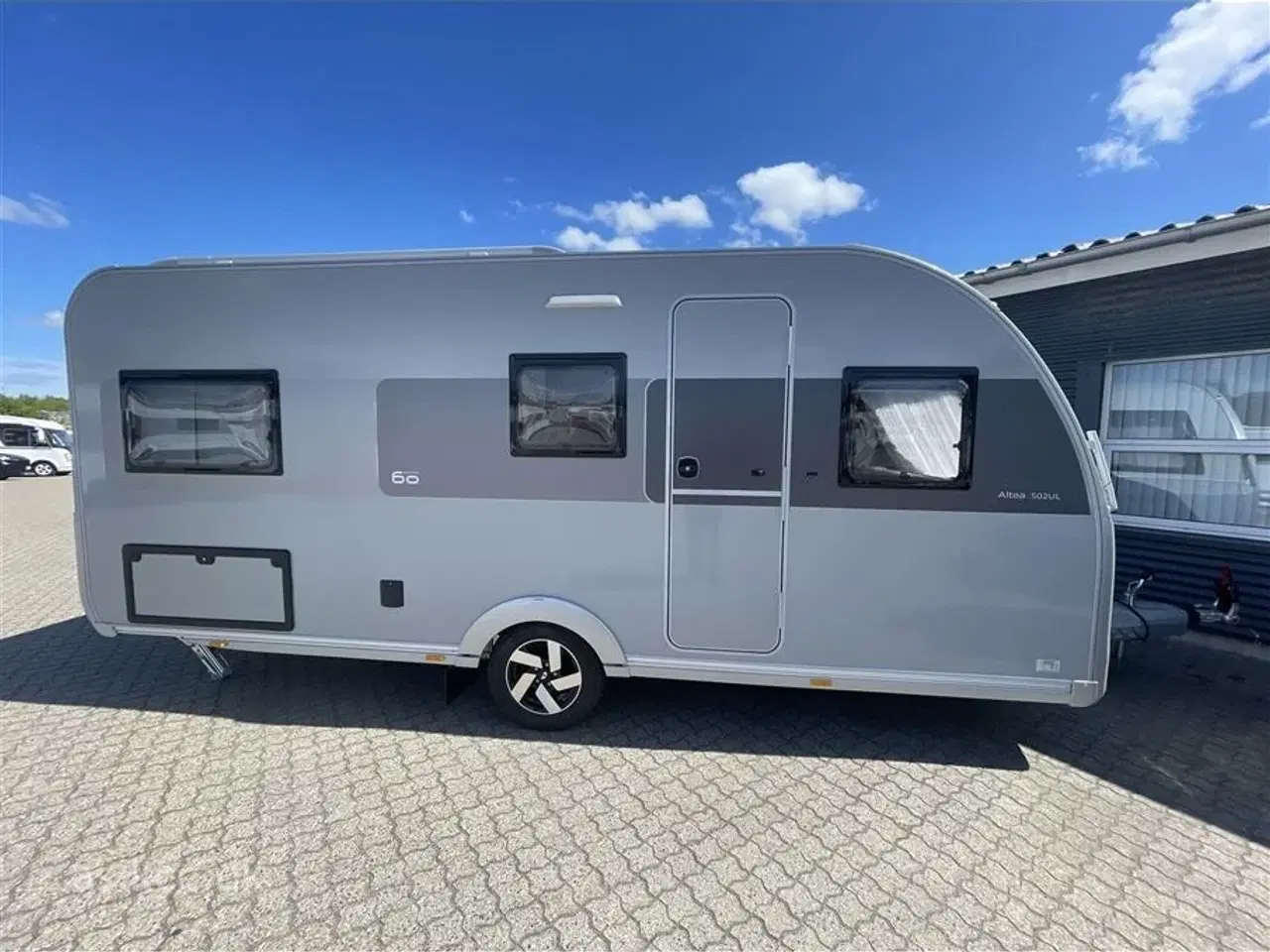 Billede 2 - 2025 - Adria Altea 502 UL Kampagne   Adria Altea 502 UL årg. 2025 5 Sovepladser, 4 Siddepladser 60 Selection jubilæumsmodel  med meget udstyr.