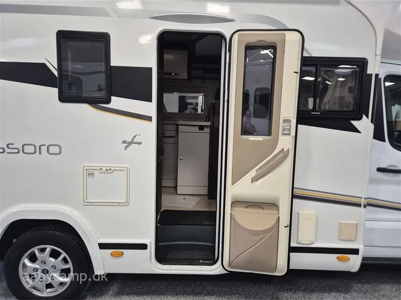 Billede 5 - 2019 - Benimar Tessoro 442   NK pakke. Automatgear. 95 Ah Batteri. solcelle. markise.  varme på spildevand. en ejer fra ny.  fuld service hos Ford inkl. tandrem. undervognsbehandlet.