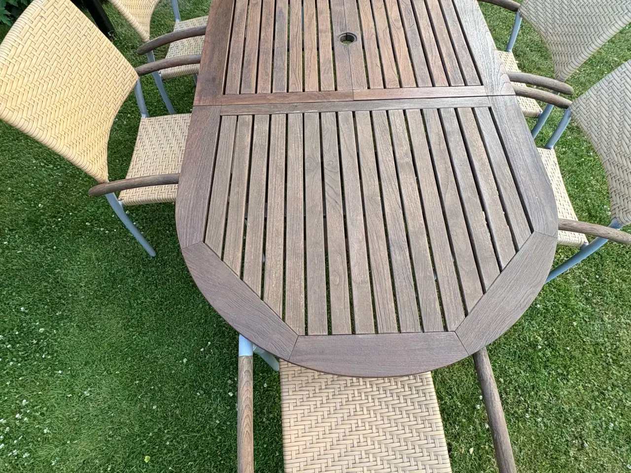Billede 3 - Royal Teak havebord og 6 Era stabelstole