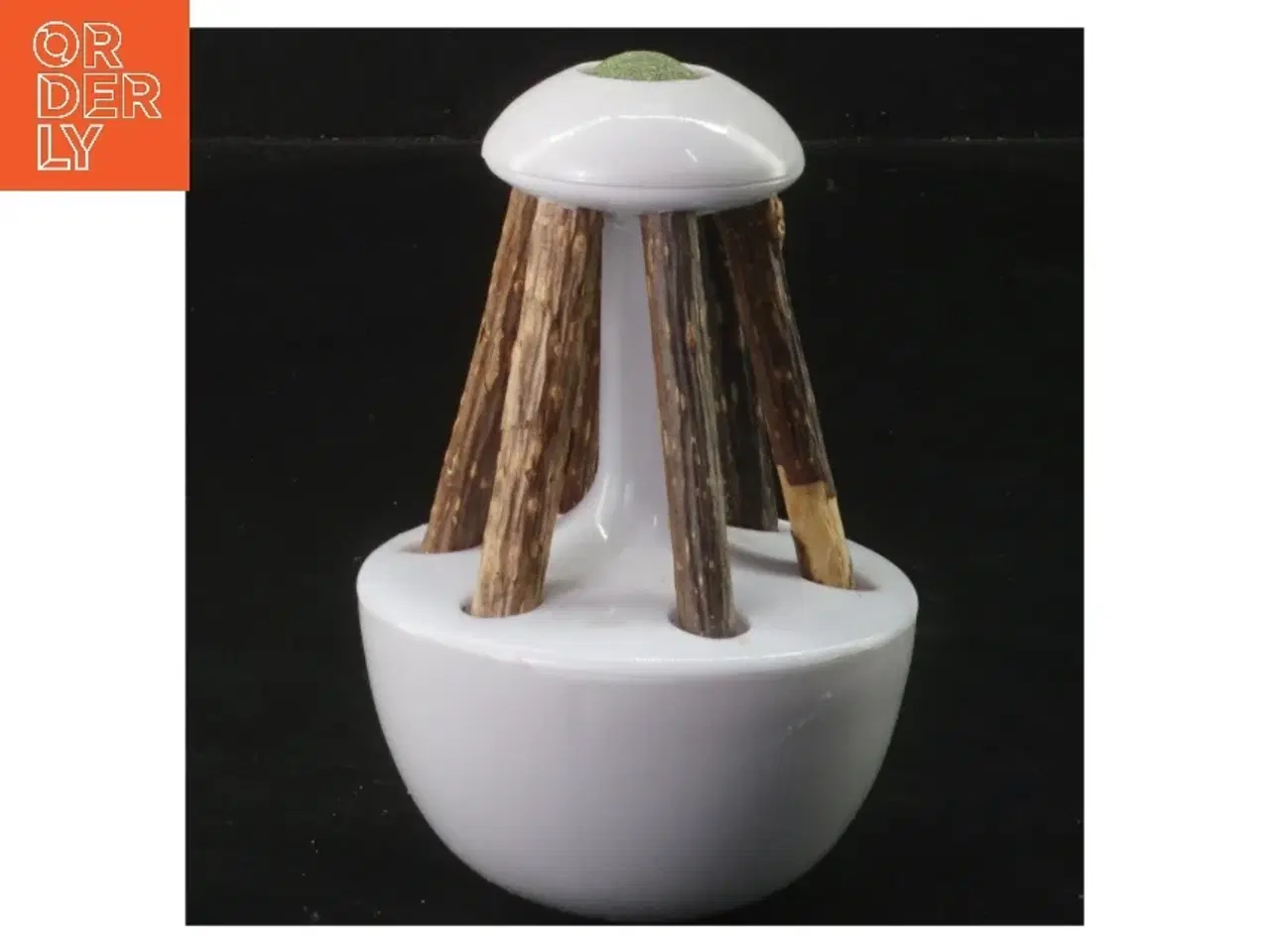 Billede 1 - Kattelegetøj med plads til kugle af kattenip (str. 11 cm)