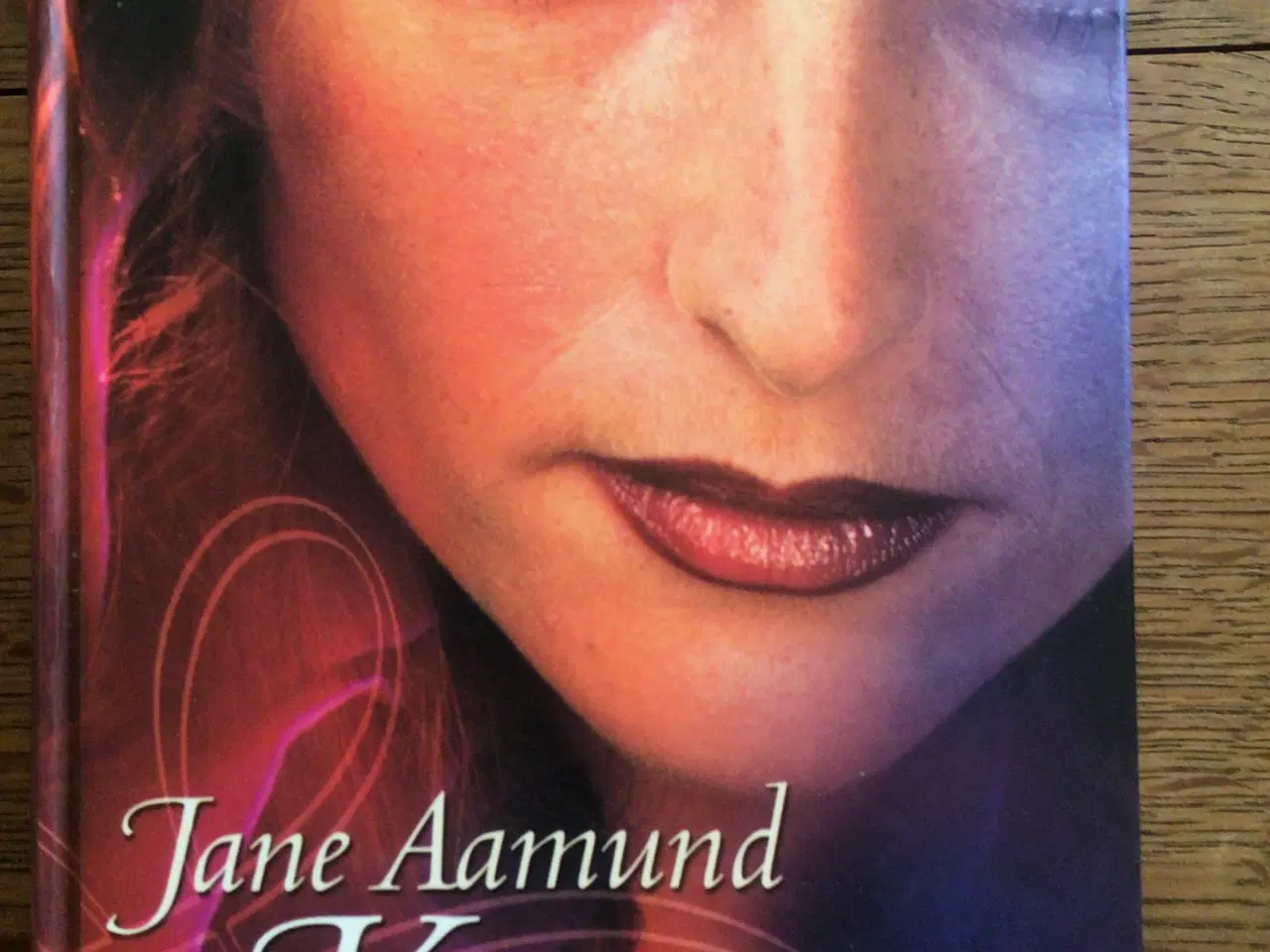 Billede 1 - Jane Aamund: Kamæleonen