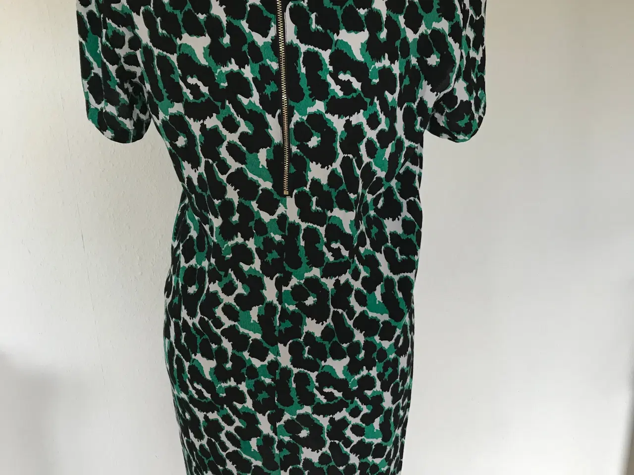 Billede 2 - Flot kjole fra Soaked in  luxury. Str. M