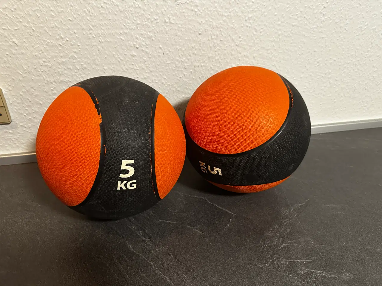 Billede 1 - Medicin bolde 2. stk 5kg per stk