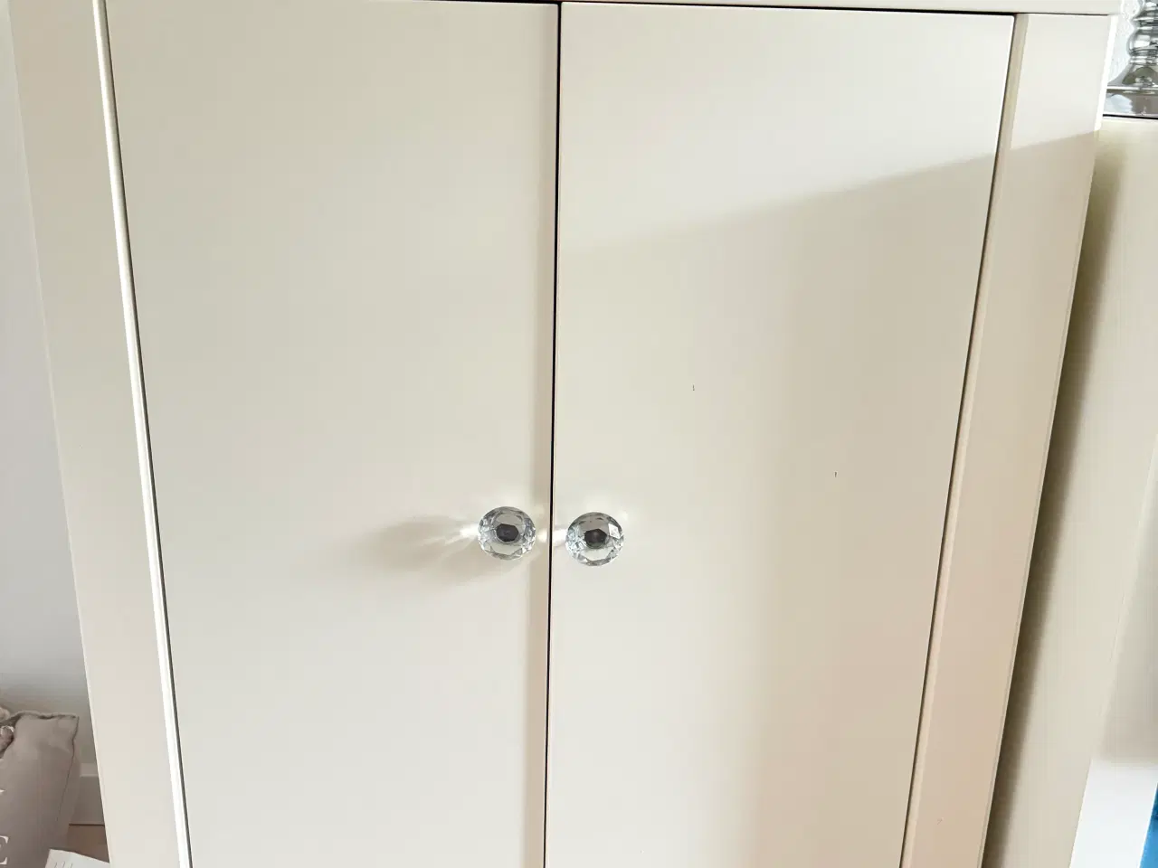 Billede 2 - Lille hvid kommode til børneværelse