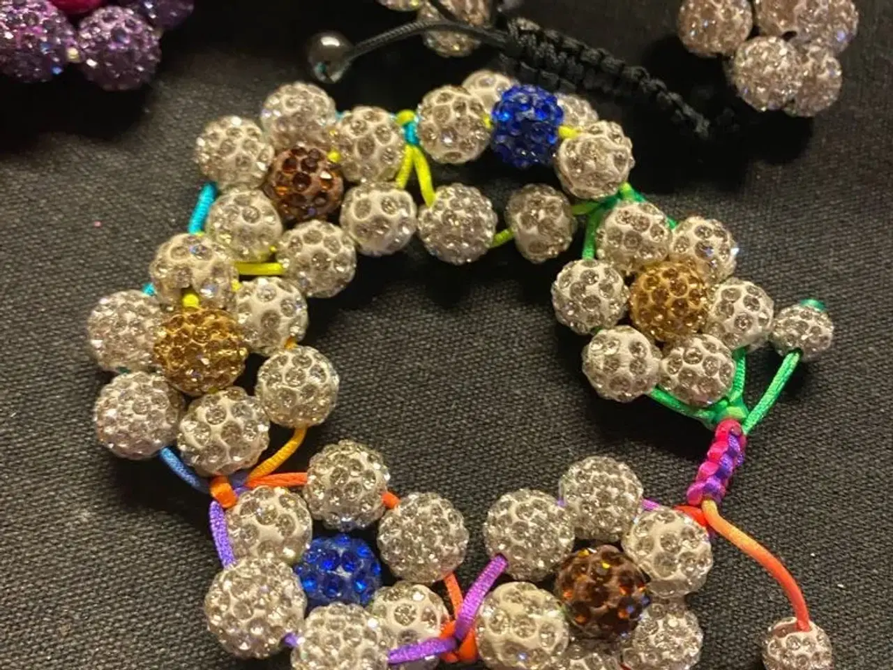 Billede 6 - Smukke nye knyttede blomsterarmbånd