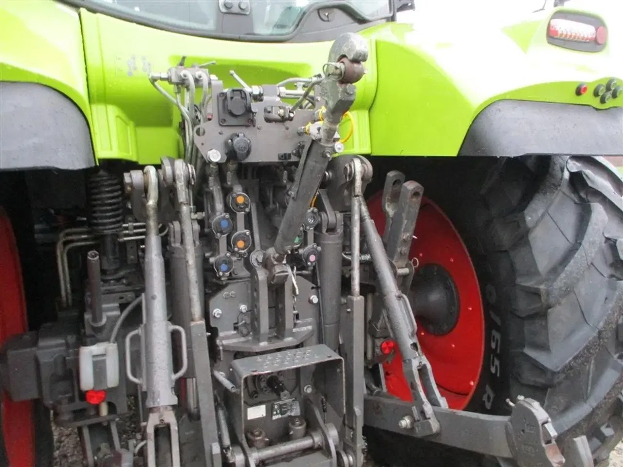 Billede 5 - CLAAS ARION 550 C-matic med frontlift, affjedret foraksel og affjedret kabine.