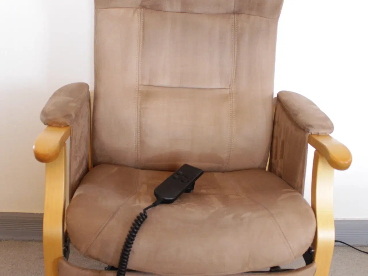 Billede 4 - Sorø otiumstol m sædeløft (el) + skammel