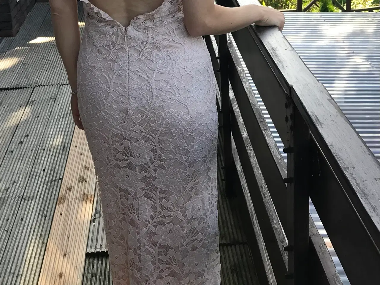 Billede 2 - Lang kjole med åben ryg
